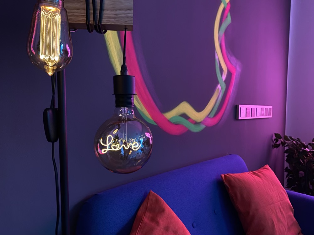Hueblog: Ein Augenschmaus: Filament-Lampen mit der dimmbaren LivingWhites-Steckdose von Philips