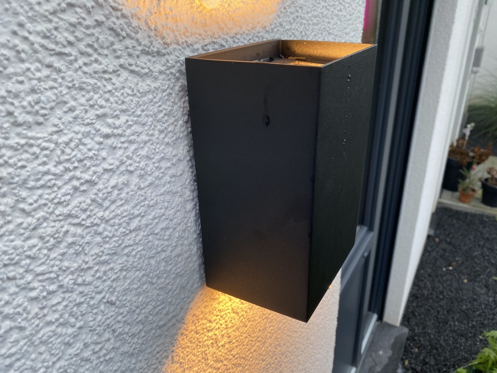 Philips Hue Resonate im Test: an der Up Down Wand and