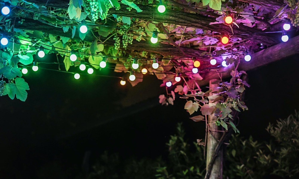 Hueblog: Twinkly Festoon Lights: Die smarte Lichterkette für den Sommer