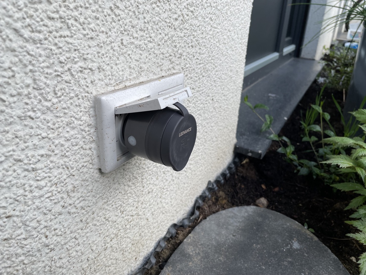 Hueblog: Compact Outdoor Plug: Außensteckdose ist ab 8. Juli wieder lieferbar