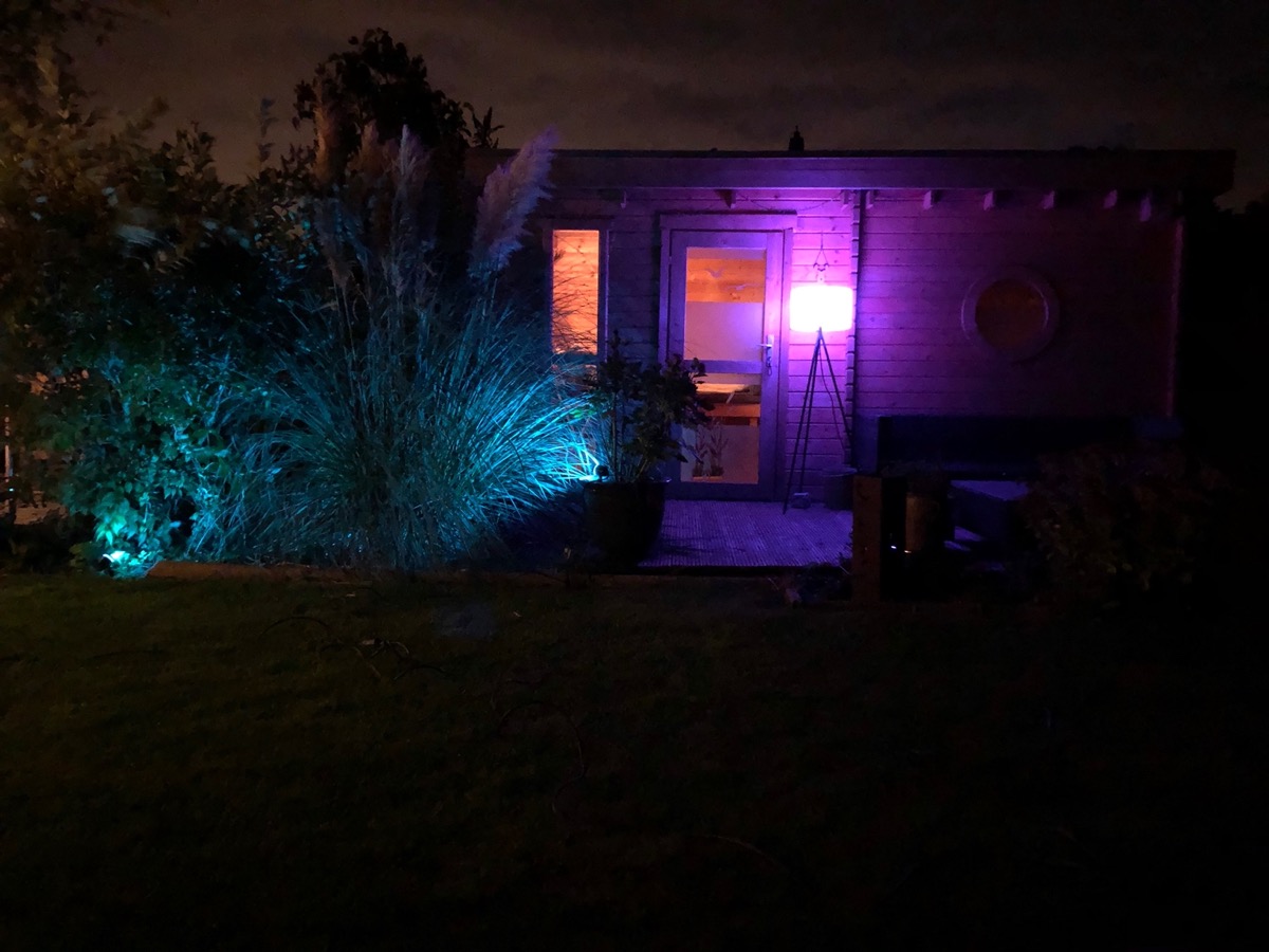 Hueblog: Für den Garten: Lightstrip und Stehlampe von Tint bei Aldi im Angebot